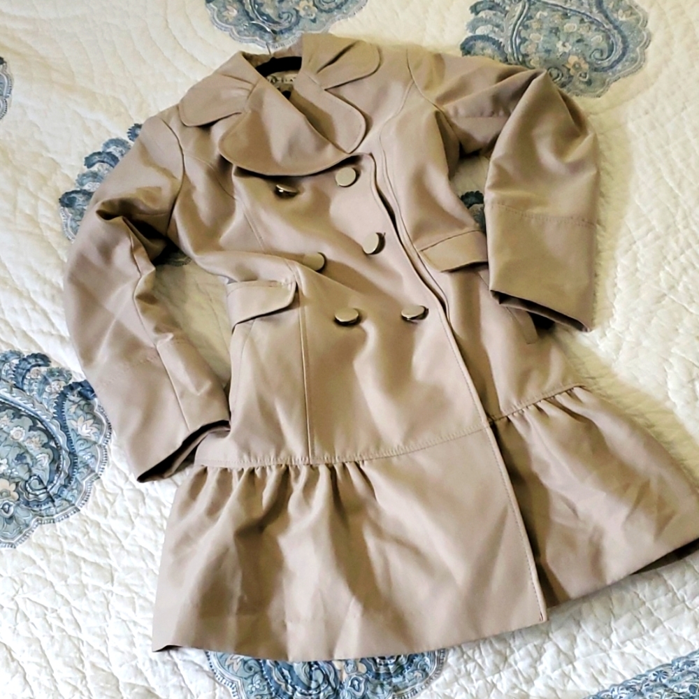 Fabulous Donatella Coat New Never Worn Tan Medium